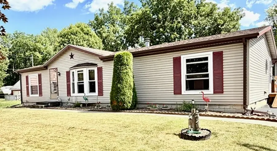608 E Liberty ST, Chesaning, MI 48616 - #2