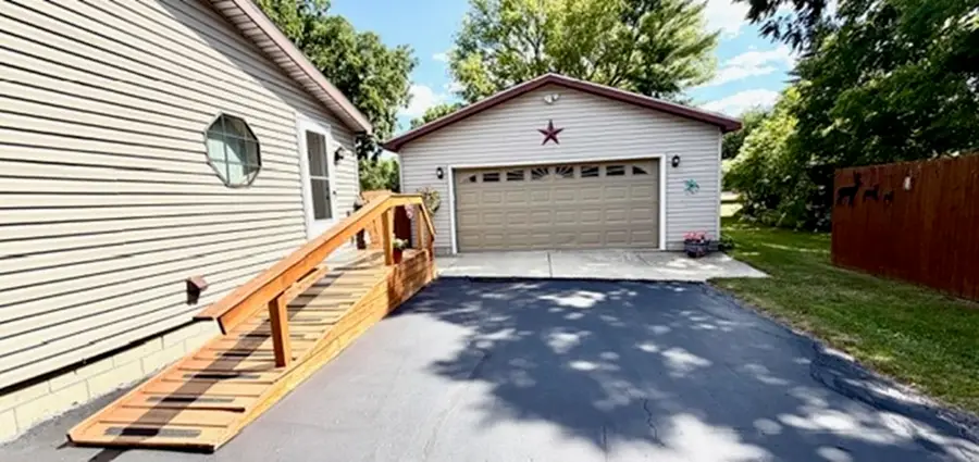 608 E Liberty ST, Chesaning, MI 48616 - #3