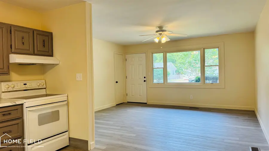 705 Isham ST, Owosso, MI 48867 - #3