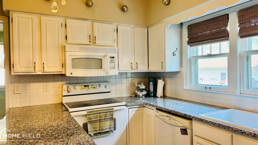 813 N Ball ST, Owosso, MI 48867 - #2