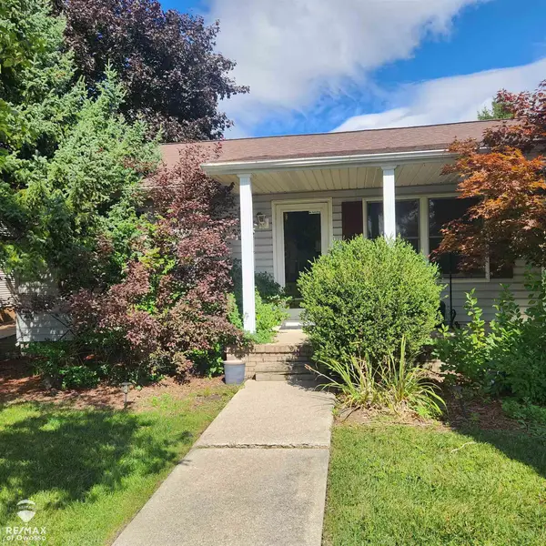 21717 Hawthorn CT, Macomb, MI 48404