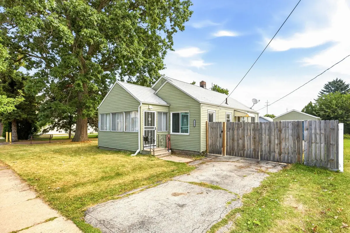 1503 S VanBuren ST, Bay City, MI 48708 - #1