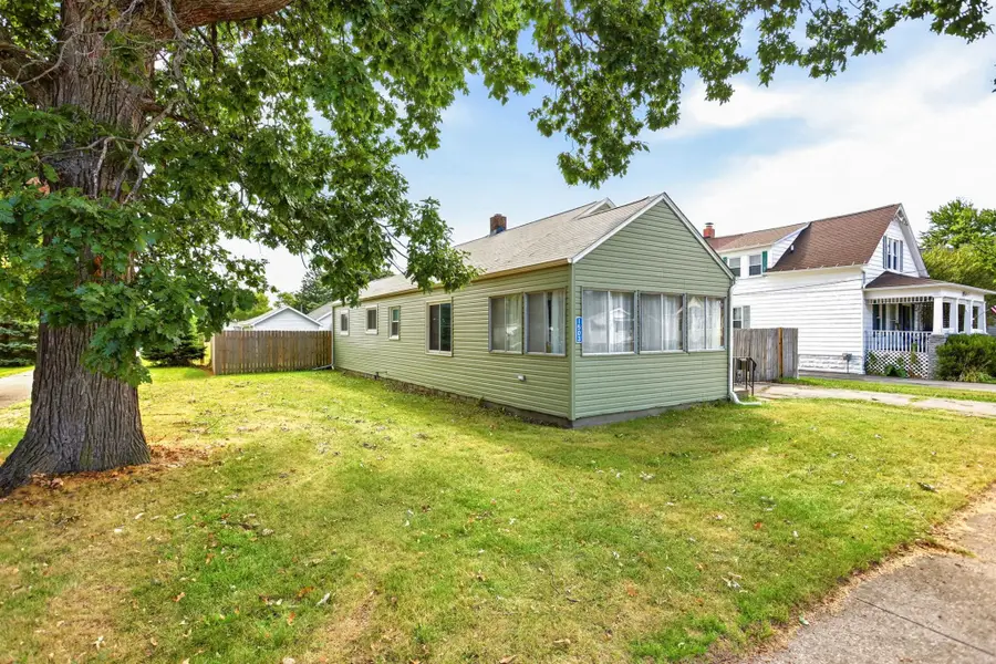 1503 S VanBuren ST, Bay City, MI 48708 - #2