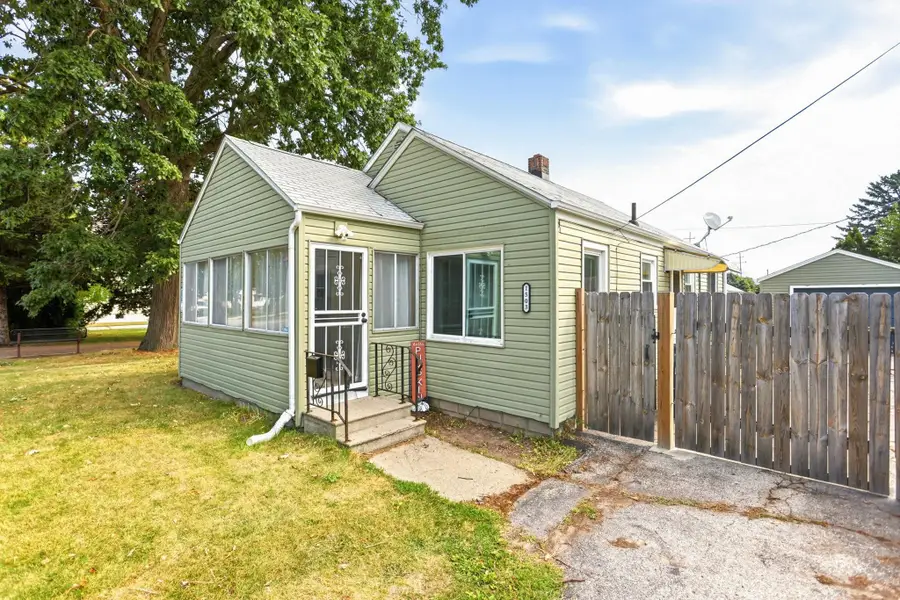 1503 S VanBuren ST, Bay City, MI 48708 - #3