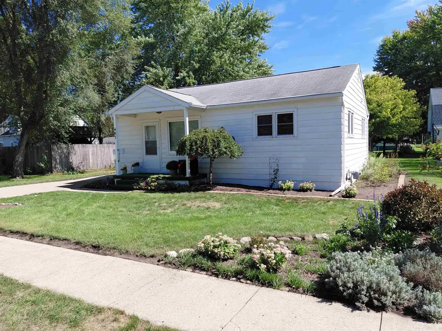407 S WOOD ST RD, Chesaning, MI 48616 - #2