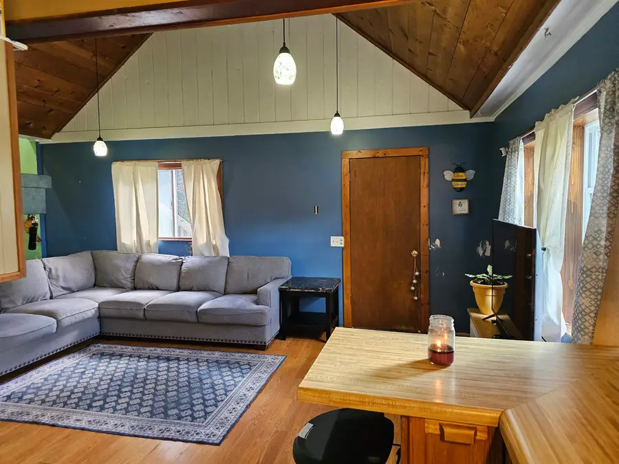3208 W Bath RD, Perry, MI 48872 - #3