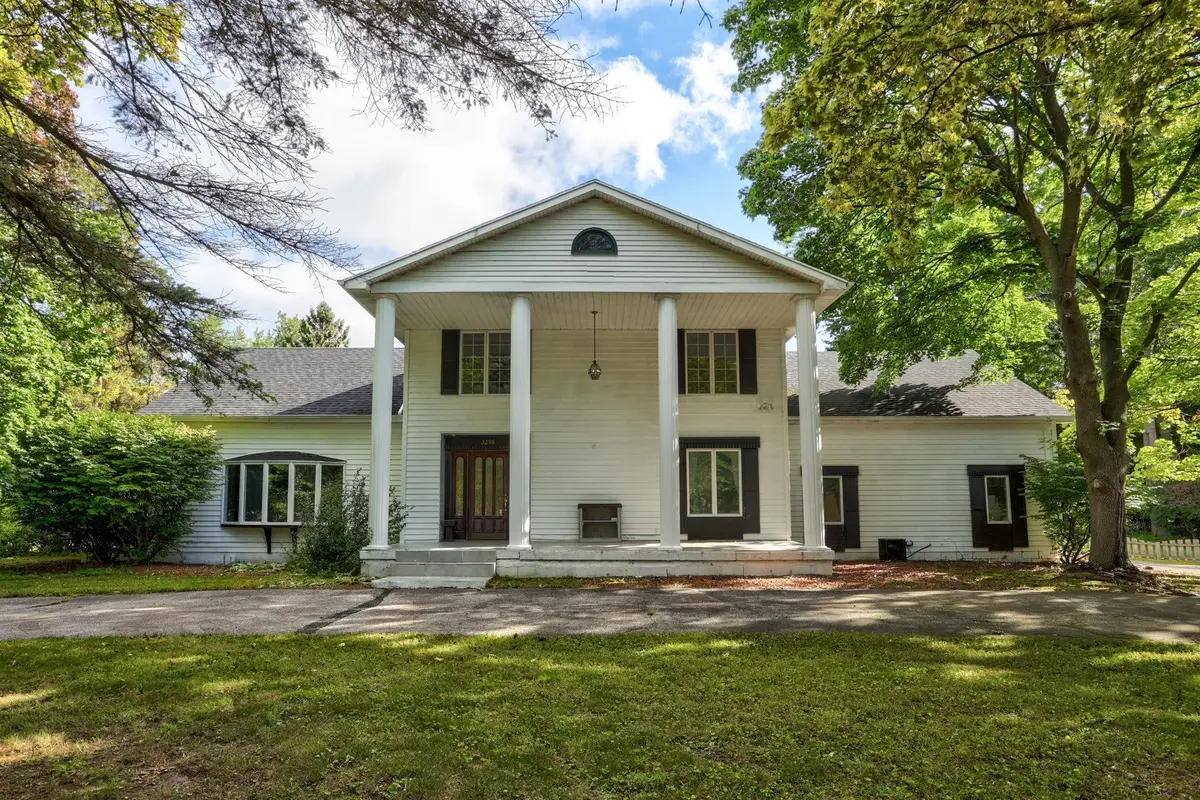 3298 Foss DR, Saginaw, MI 48603 - #1