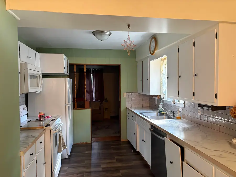 718 Thayer ST, Chesaning, MI 48616 - #2