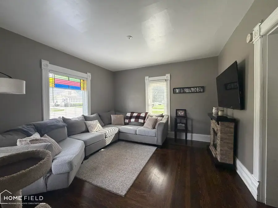 704 E Oliver ST, Owosso, MI 48867 - #2