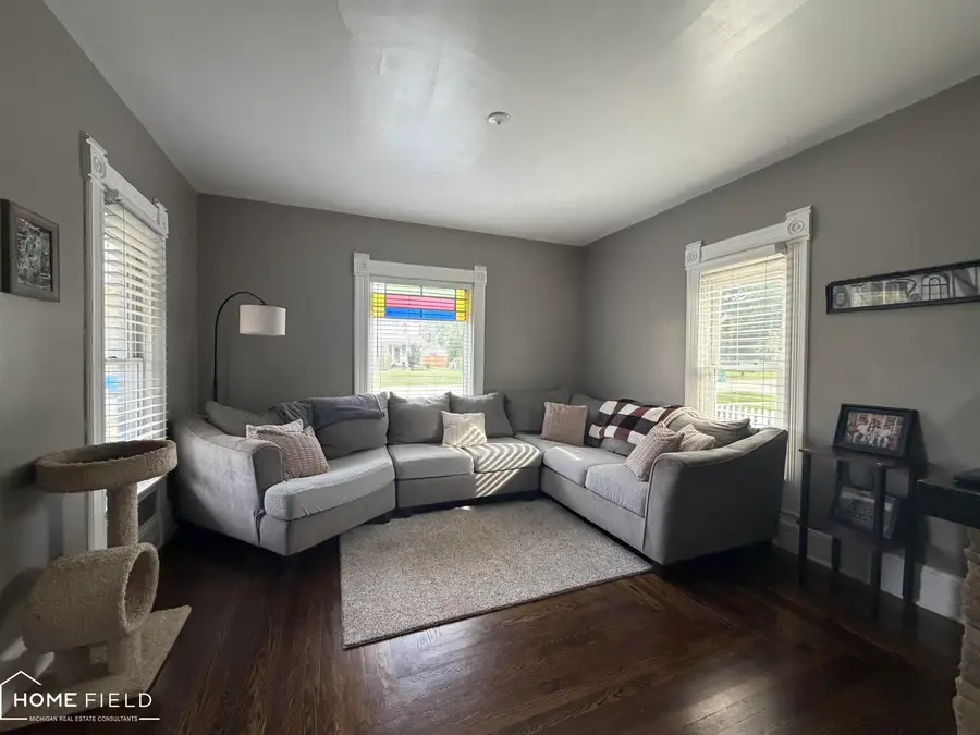 704 E Oliver ST, Owosso, MI 48867 - #3