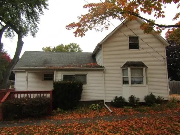 1336 Olmstead ST, Owosso, MI 48867