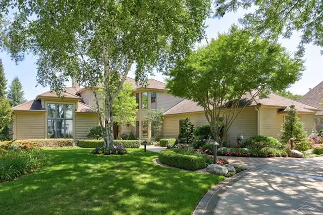 210 Golfview DR, Saginaw, MI 48638 - #1