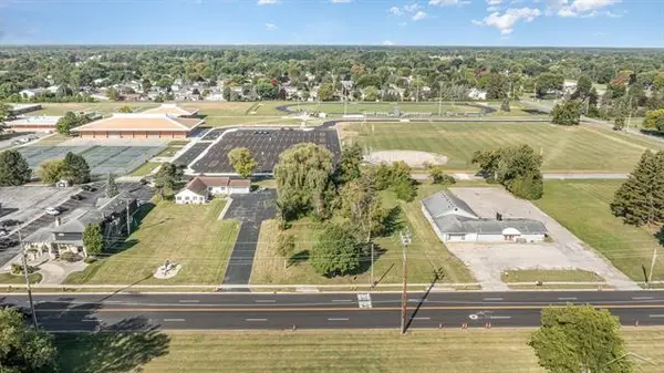 765 N Center RD, Saginaw, MI 48638