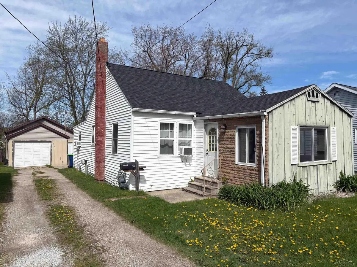 3011 Harrison DR, Saginaw, MI 48604 - #1