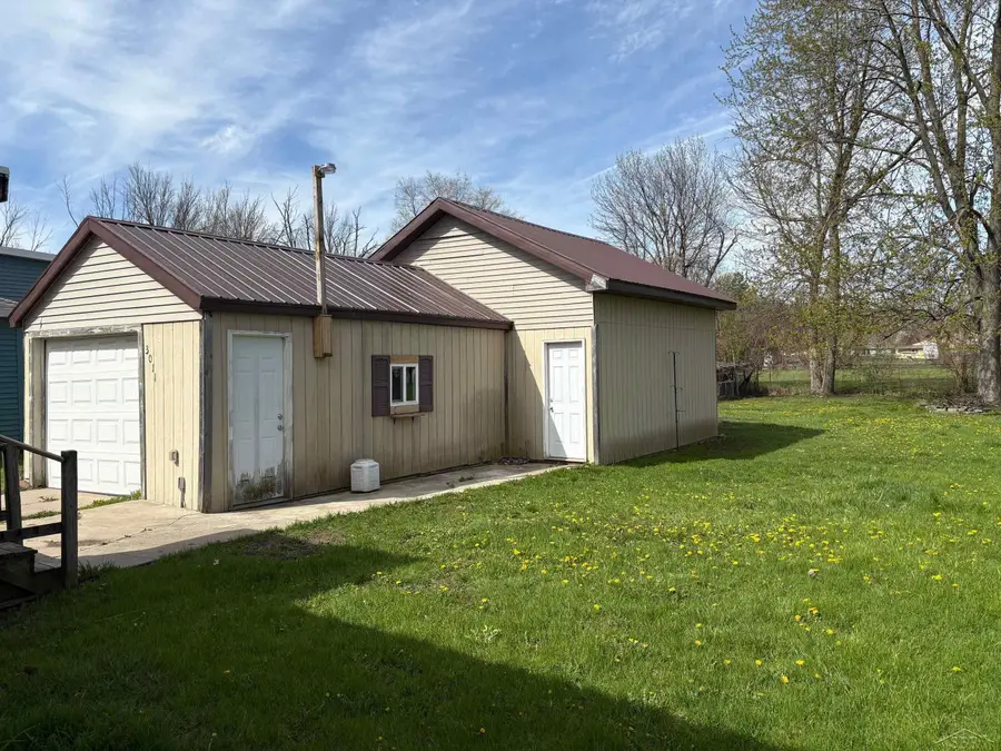 3011 Harrison DR, Saginaw, MI 48604 - #2