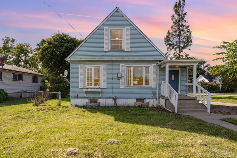 2015 S Washington ST, Saginaw, MI 48601 - #2