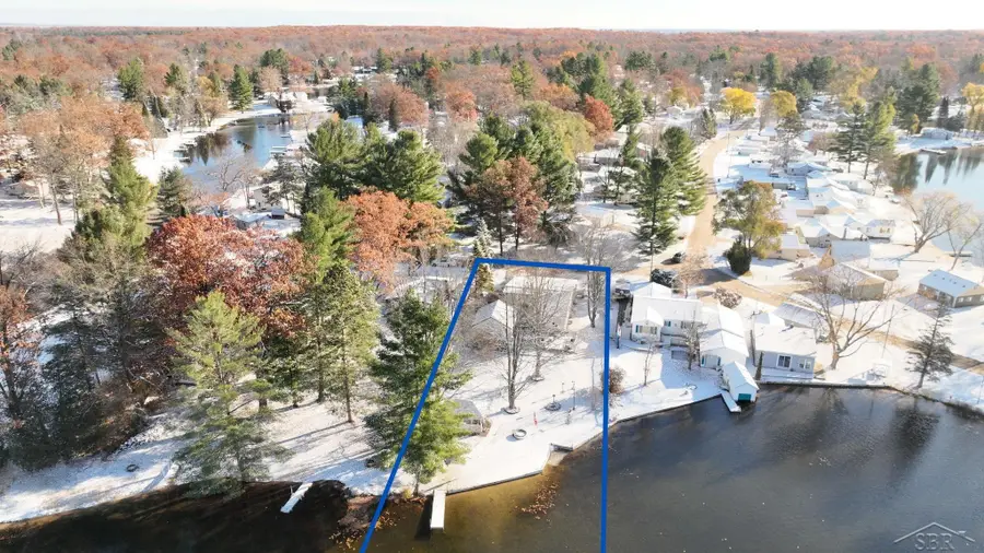 2427 Courtney DR, Harrison, MI 48625 - #3