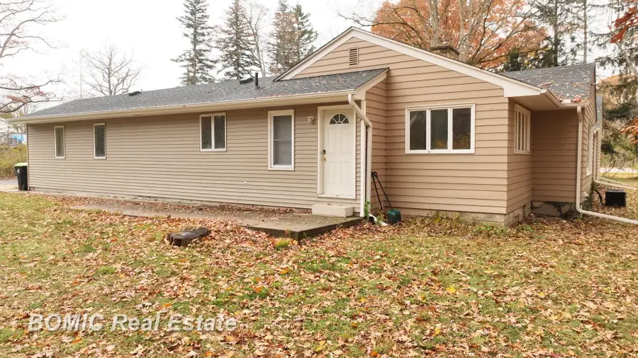 3700 N Saginaw RD, Midland, MI 48640 - #2