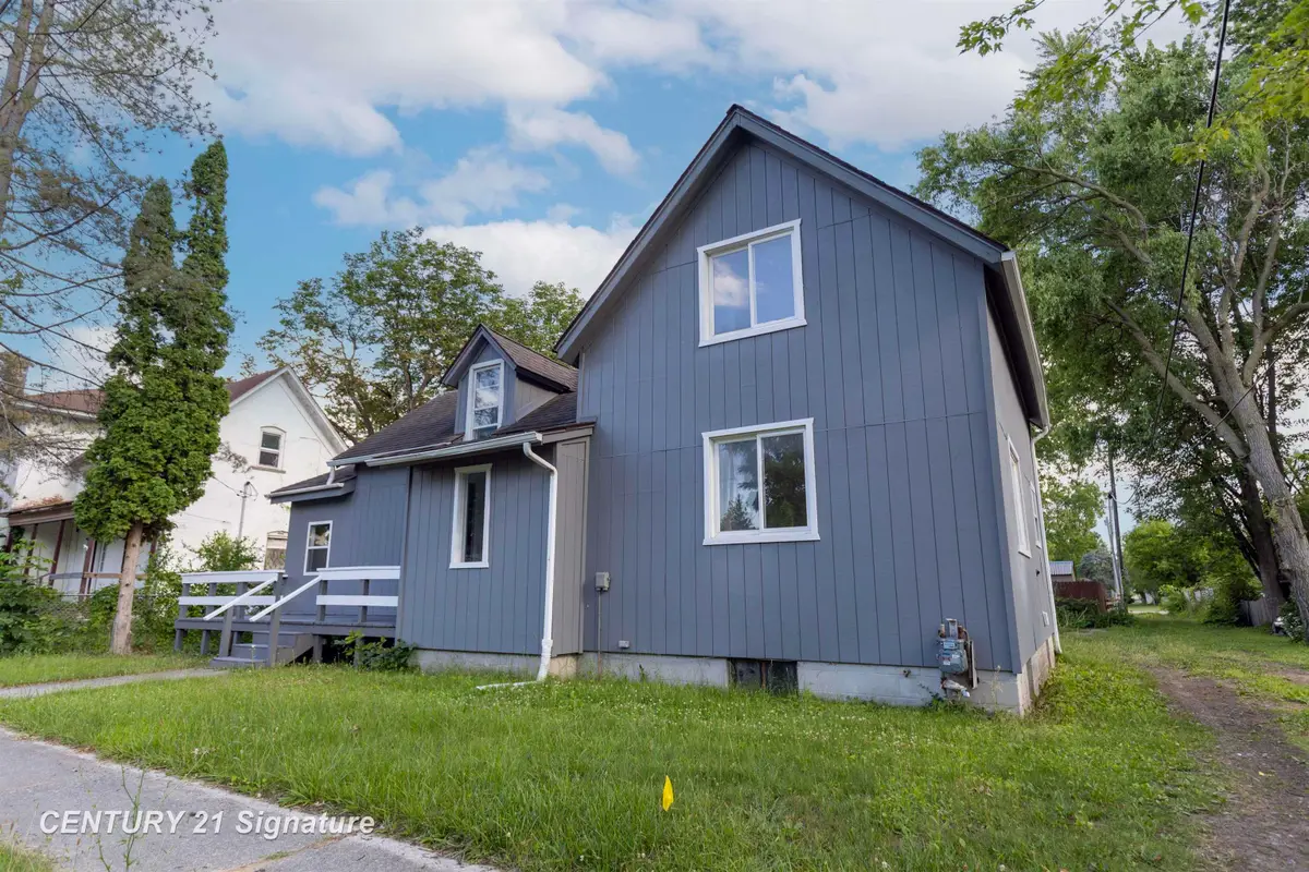 611 W 2nd ST, Pinconning, MI 48650 - #1