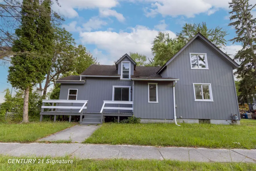 611 W 2nd ST, Pinconning, MI 48650 - #3