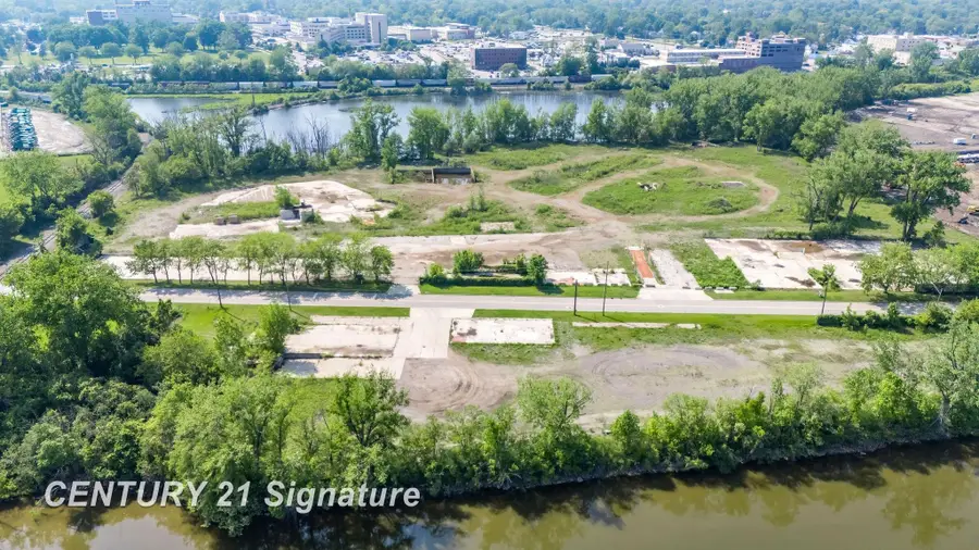 1445 N Niagara ST, Saginaw, MI 48602 - #3