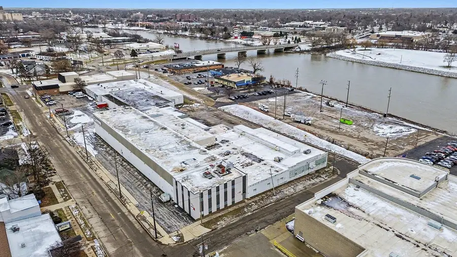 916 N Niagara ST, Saginaw, MI 48602 - #3