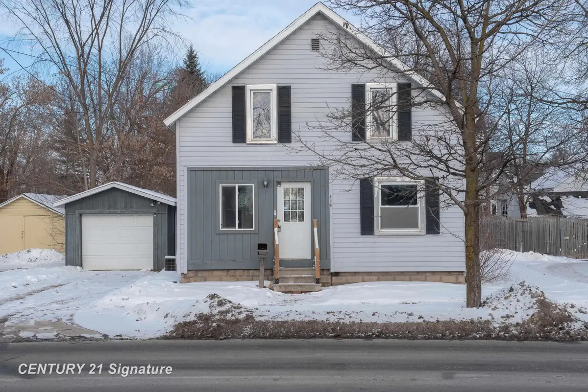 208 W Indian ST, Midland, MI 48640 - #1