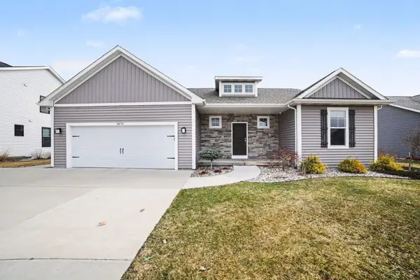 8674 Oakhill DR, Freeland, MI 48623