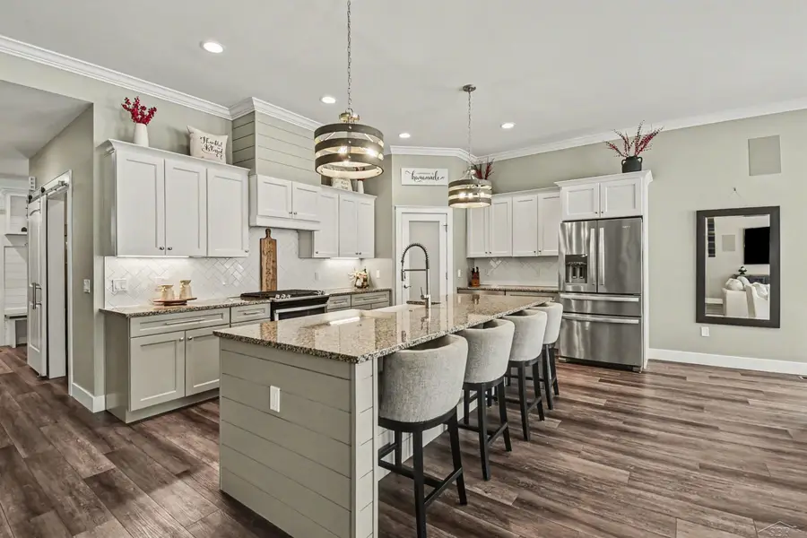 8674 Oakhill DR, Freeland, MI 48623 - #2