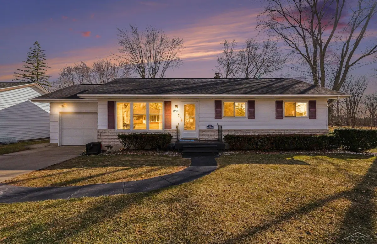 1925 Schust RD, Saginaw, MI 48604 - #1