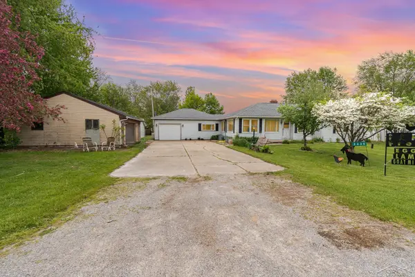 2430 S 4 Mile RD, Kawkawlin, MI 48631