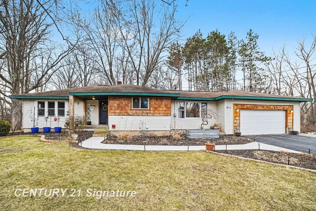 611 Sandow RD, Midland, MI 48640 - #1