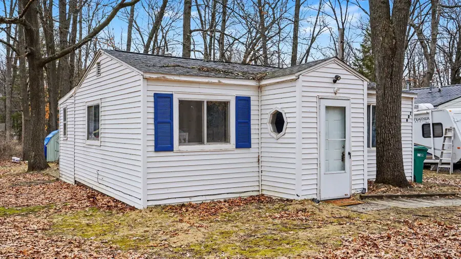 130 Burrill DR, Prudenville, MI 48651 - #2