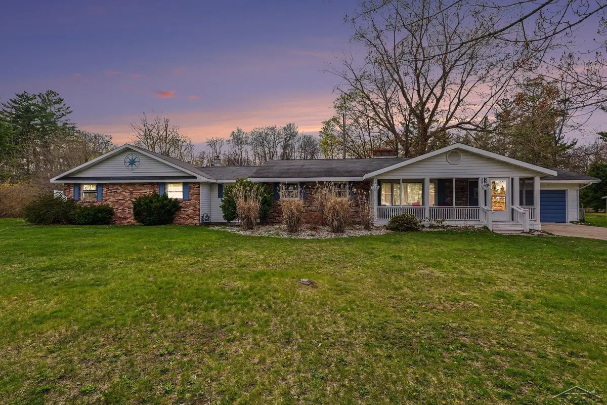1596 Douglas DR, Alabaster, MI 48763 - #1