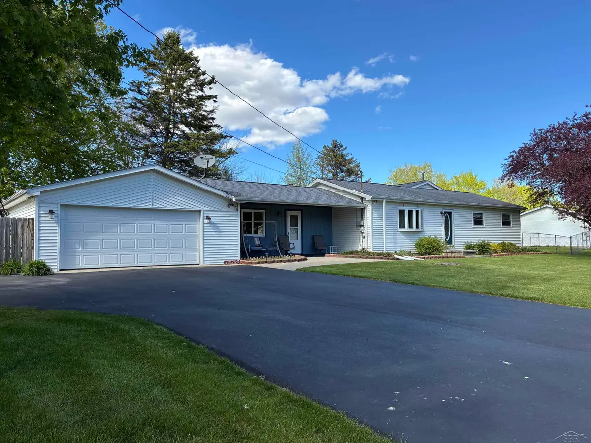 7178 London DR, Saginaw, MI 48609 - #1