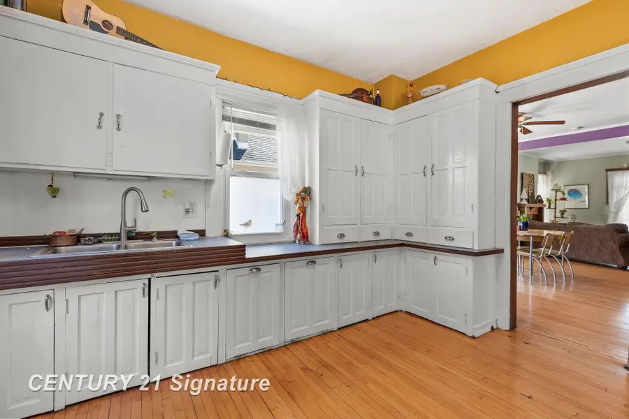 206 N Wenona AVE, Bay City, MI 48706 - #2