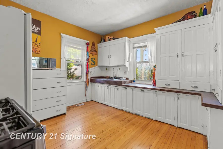 206 N Wenona AVE, Bay City, MI 48706 - #3