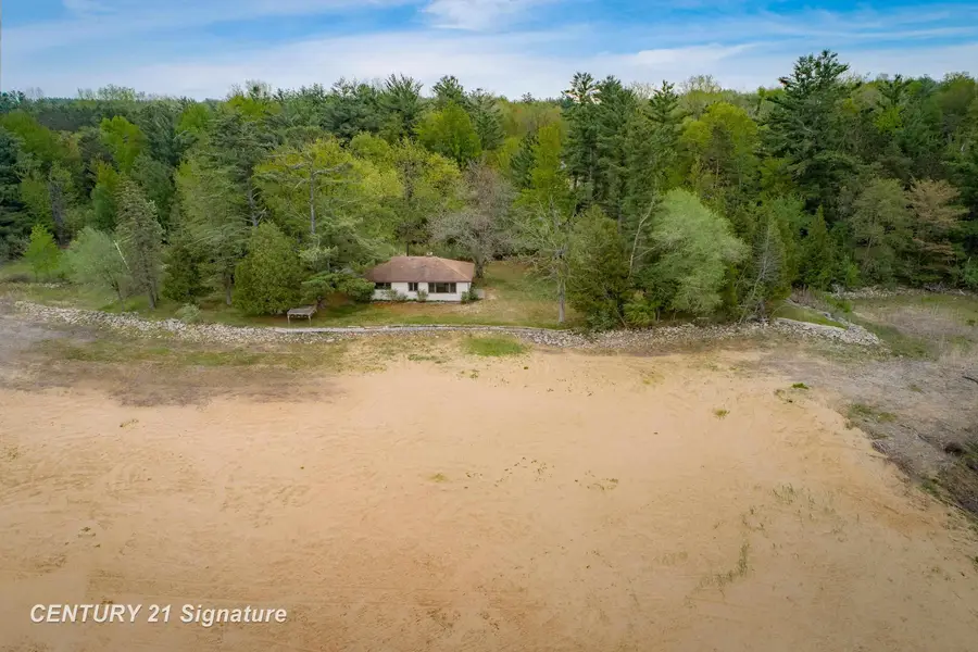 5242 Oslund DR, Hope, MI 48628 - #2