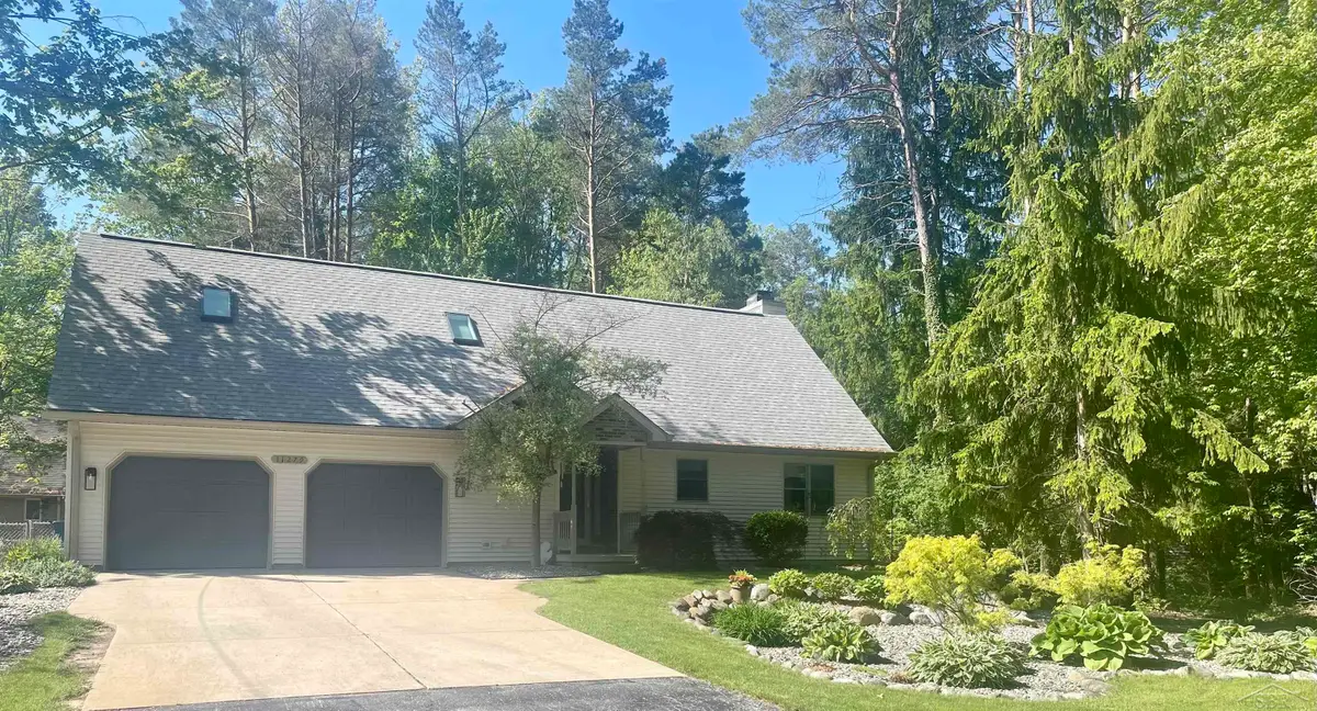 11279 Sarle RD, Freeland, MI 48623 - #1