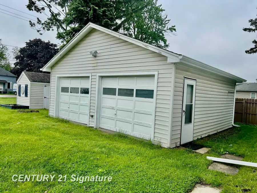415 Hickory ST, Carrollton, MI 48724 - #3
