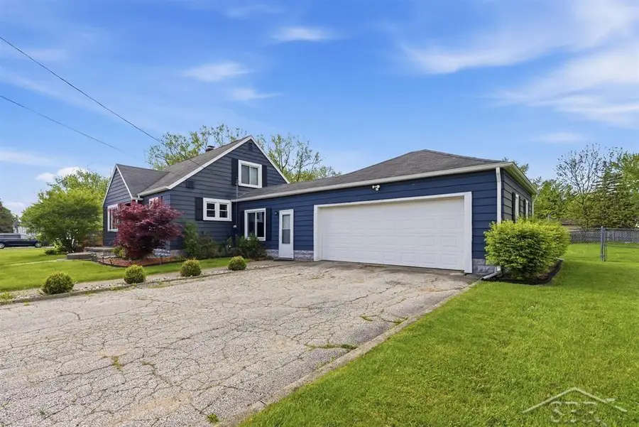 301 Church ST, Auburn, MI 48611 - #2