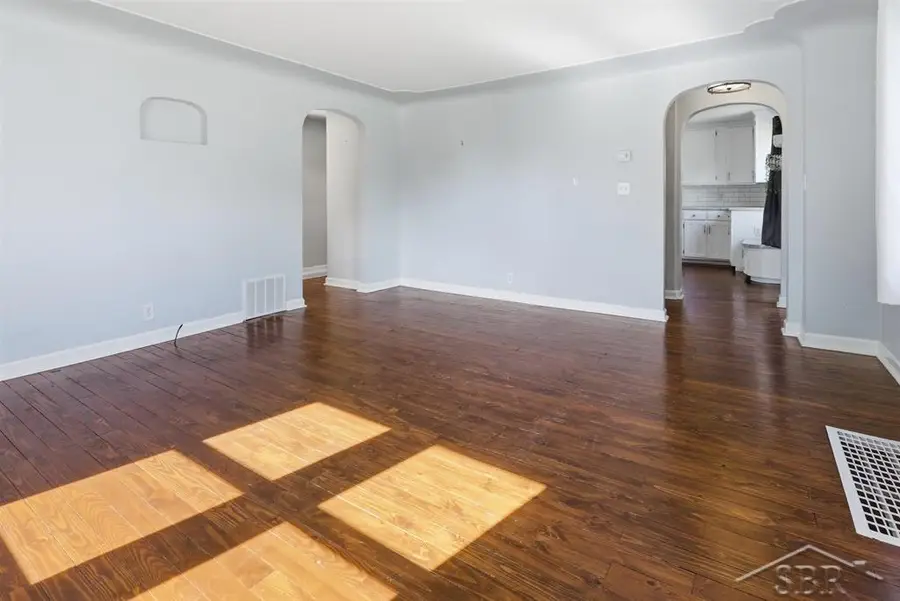 301 Church ST, Auburn, MI 48611 - #3