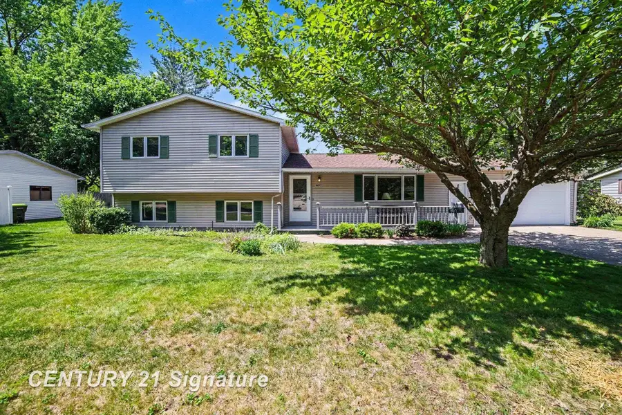 4403 Robinhood TER, Midland, MI 48642 - #2