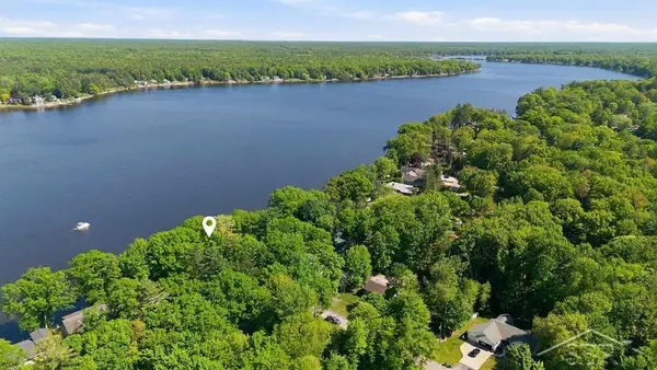 3340 N Lakeside DR, Sanford, MI 48657