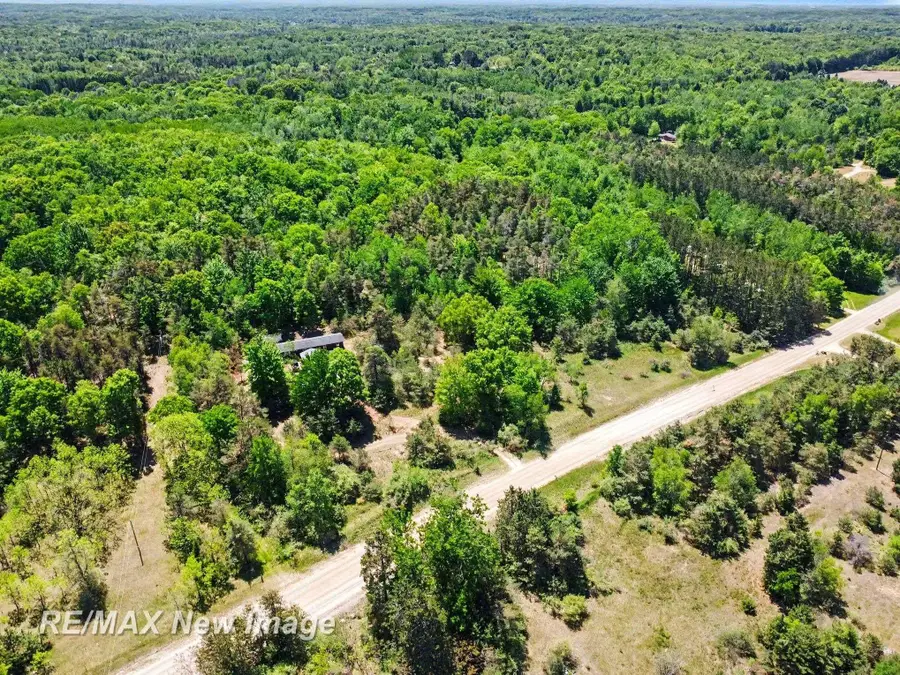 3769 W Herrick RD, Farwell, MI 48622 - #2