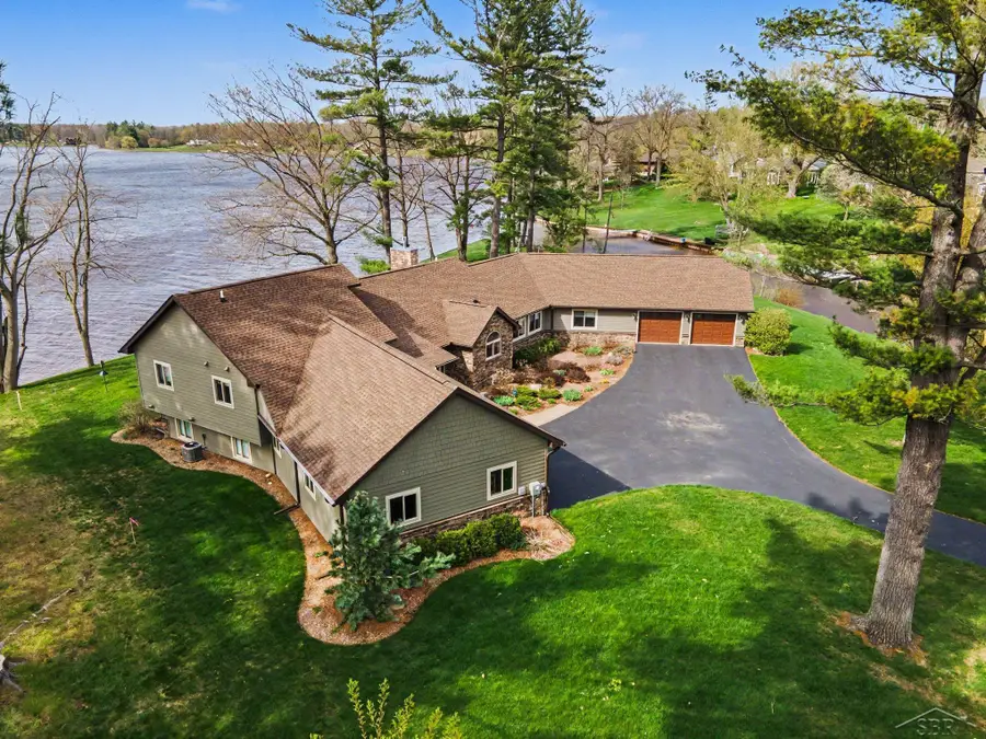 4589 N Island DR, Sanford, MI 48657 - #2