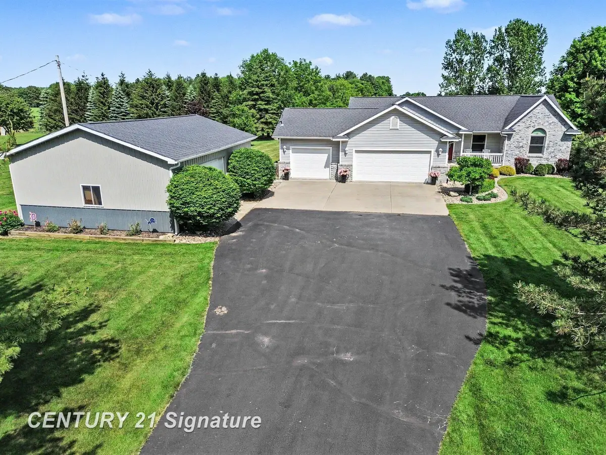 3790 N Gleaner RD, Freeland, MI 48623 - #1