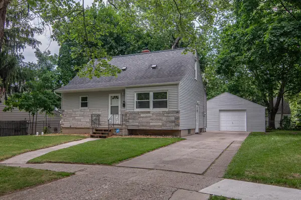1621 Blackberry LN, Flint, MI 48507