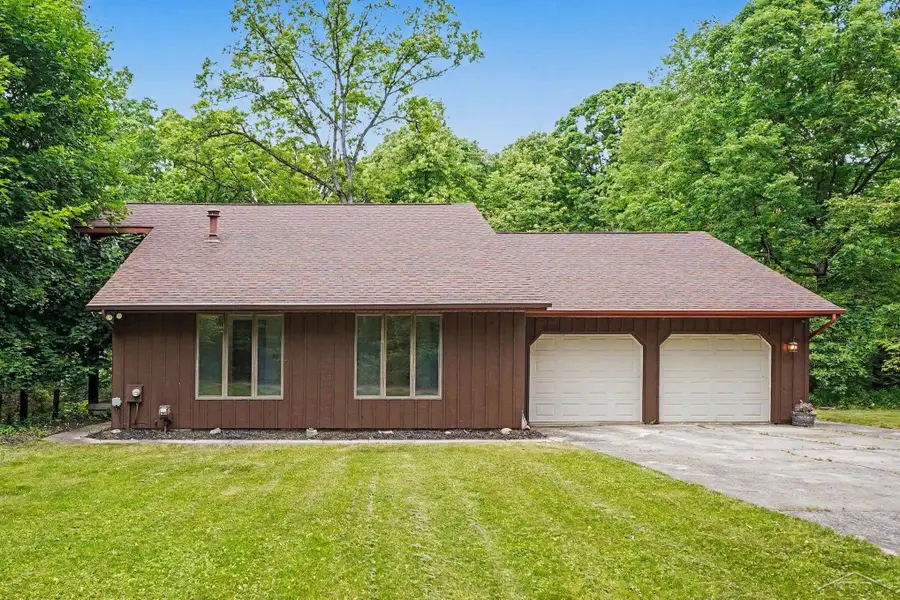 371 E Saginaw RD, Sanford, MI 48657 - #2