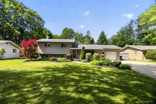 2112 HillGrove PKWY, Midland, MI 48642